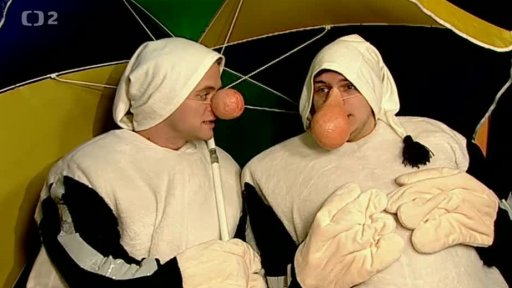 Mufikanti: Filip jako Vochomůrka, Tomáš jako Křemílek, zpívají píseň Cestu znám jen já.