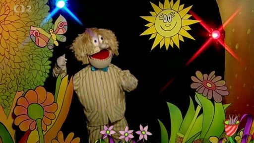 Hary v pyžamu vítá děti.