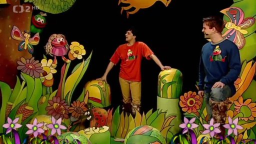 Fámula a Muf slyší tajemné kroky, to Filip a Tomáš přicházejí v sedmimílových botách.