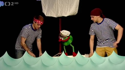 Filip, Tomáš a Muf jedou na lodi po moři.