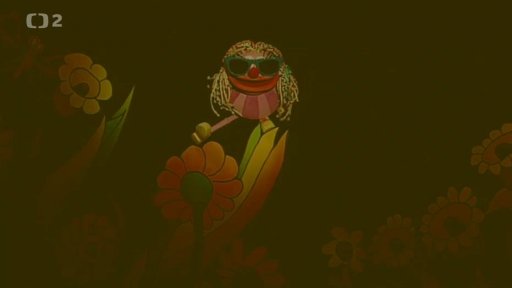 Fámulka si  zapomněla na nose černé brýle, a tak se jí celý svět zdá pošmourný.