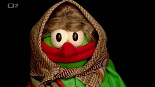 Muf předstírá, že je kouzlená babička s posledním klubíčkem babího léta v košíčku...