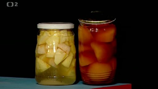 Z Pipa a Otýlie jsou kompoty, Muf je chce zbaštit, nechá se přemluvit a za slib jiných pochutin je promění zpět.