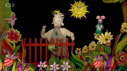 Tryskáček chce po Pipov kopačák na zápas myši kontra Mufikanti, Pip mu vynalezne okřídlený létací míč.