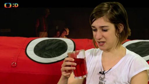 Marta se snaží vypít nápoj, který ji zbaví únavy