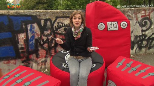 Marta podepisuje fotku a uvádí 3. místo