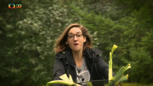 Marta přijíždí na kole do hipsterkých Vršovic