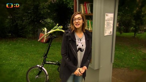 Marta rekapituluje v „knihovničce v parku“