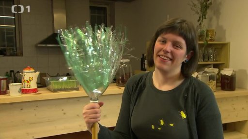 Koště z PET lahví