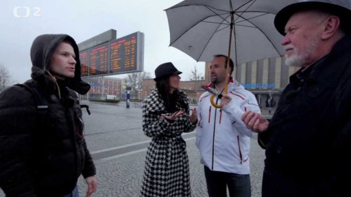 Vlakem po kolejích, nebo autem po silnici?