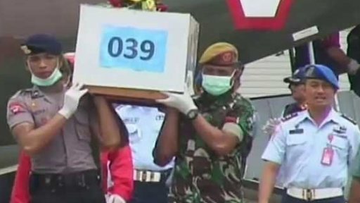 Záchranáři našli trosky letadla AirAsia