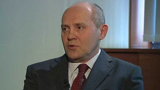 Šéf státní správy o platech úředníků