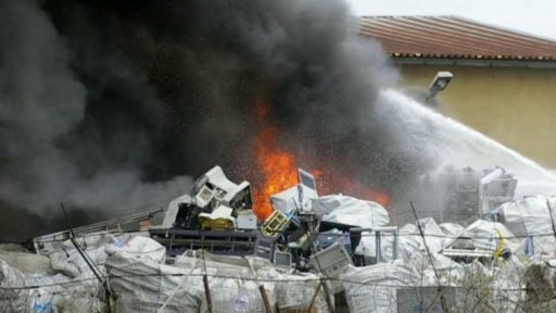 Požár skládky na Kolínsku