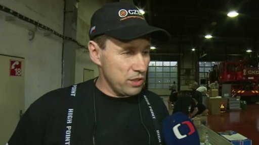 Přípravy českých lékařů a hasičů na odlet do Nepálu