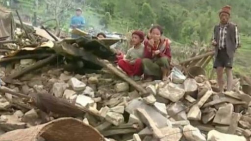 Záchranné práce v Nepálu pokračují