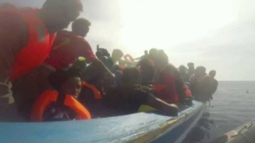 Záchrana uprchlíků ve Středozemním moři