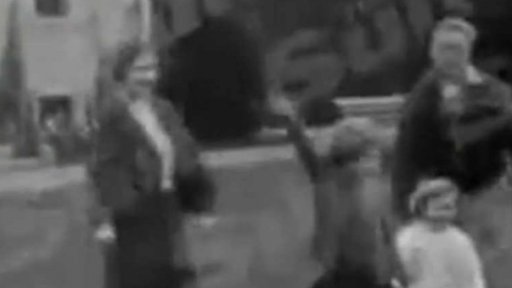 Buckingham zklamalo zveřejnění videa s hajlující Alžbětou