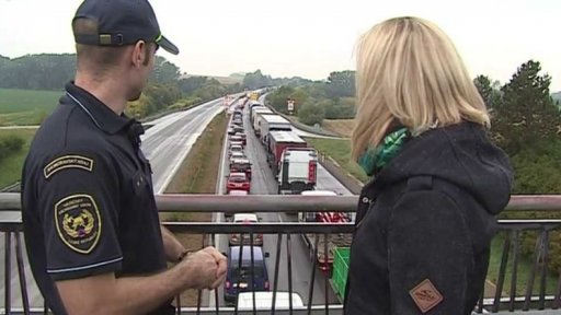 Průjezdy záchranářů v kolonách