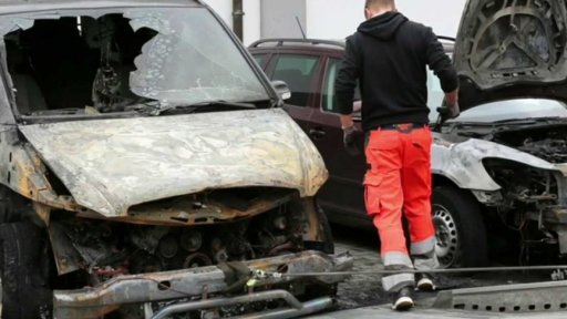 Demonstrace pro a proti uprchlické politice