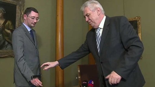 Prezident Zeman podepsal zákon o registru smluv