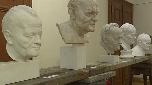 Sochy slavných v soutěži