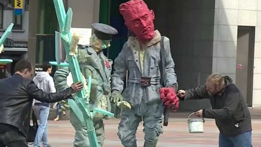 Zločiny komunismu před budovou EP