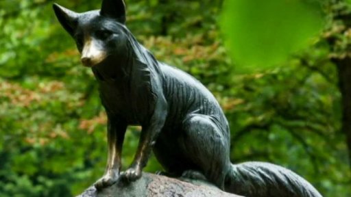 Ukradená socha Lišky Bystroušky