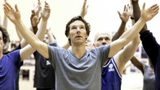 Benedict Cumberbatch jako Hamlet