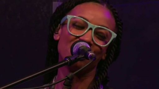 Jazzová basistka a zpěvačka Spaldingová v Praze