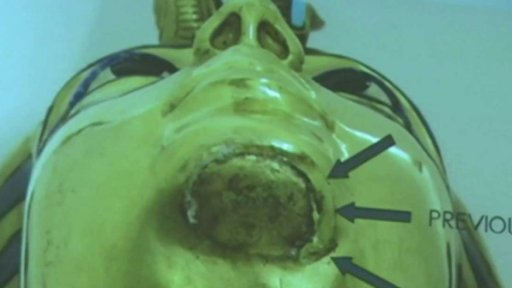 Tutanchamonova maska opět vystavena