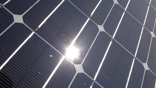 Částečné zatmění Slunce s napětím sledovali energetici