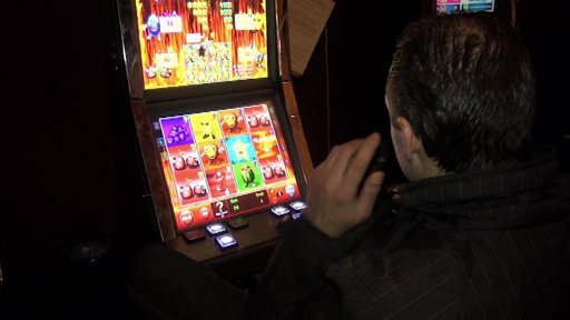 Zátah na herny v Chomutově. Strážníci objevili nelegální kvízomaty.