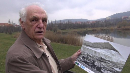 Jak moc krajinu na severu Čech změnila těžba, ukazuje unikátní série fotografií ekologa Stanislava Štýse.