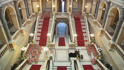 Rekonstrukce historické budovy Národního muzea za miliardu korun může začít. Více s hostem - ředitelem Národního muzea - Michalem Lukešem