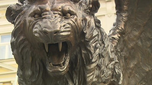 Praha 1 zaplatí pokutu 150 tisíc korun za umístění památníku československým válečným letcům na Klárově