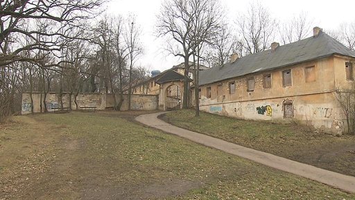 Pražští památkáři dají majiteli usedlosti Cibulka čas do léta, aby předložil konkrétní projekt, jak chce chátrající památku opravit.