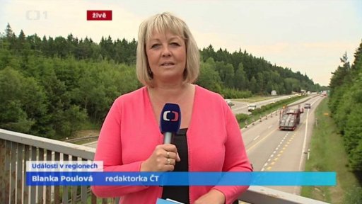 Lidé odjíždějí na dovolené.