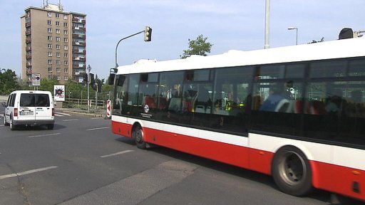Téměř dvojnásobek autobusů projíždí ode dneška kvůli opravě horkovodu středem Sídliště Spořilov.