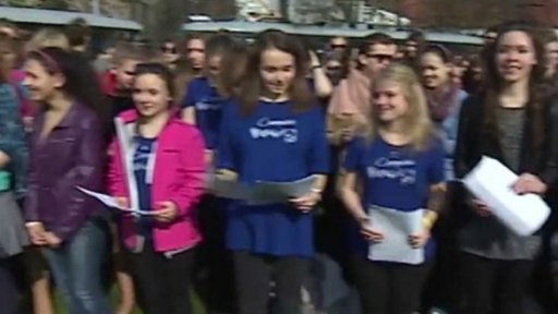 Gymnaziální sbory rozezpívají Brno