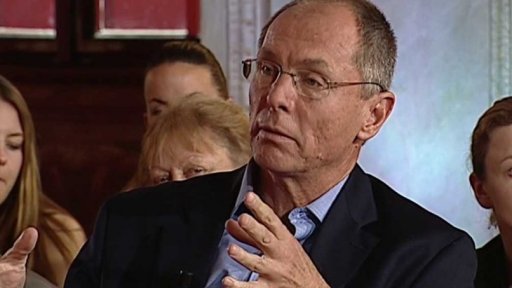 Propast se zvětšuje