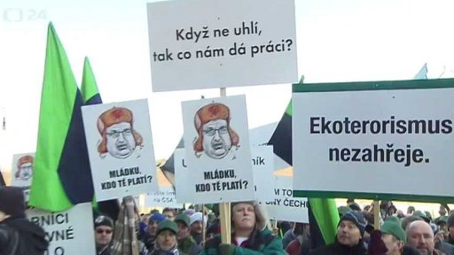 Horníci pro pokračování těžby