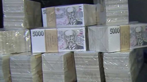 Vláda odsouhlasila finanční ústavu