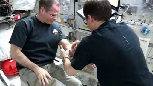 Srovnání života ve vesmíru a na Zemi + rozhovor s P. Toufarem