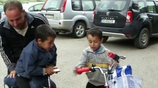 Maďarsko staví plot proti migrantům + rozhovor s K. Rožánkem