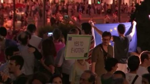 V Řecku roste nervozita + rozhovor s M. Karasem