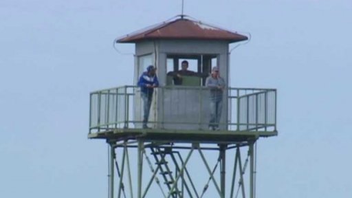 Vlna migrantů u maďarského plotu