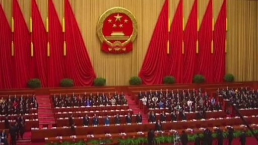 Dramatický propad čínské burzy + rozhovor s R. Fürstem