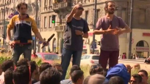 Napětí v Budapešti + rozhovor s M. Jonášem