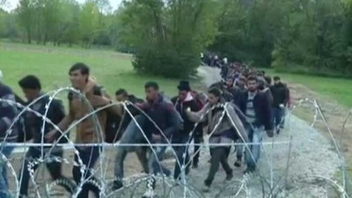 Migrační krize zasáhla Balkán + rozhovor s J. Piňosem a J. Schrothem