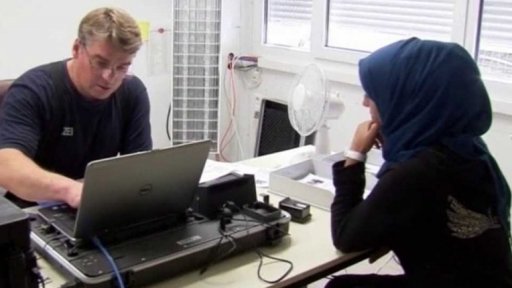 Německo počítá migranty + rozhovor s M. Marešem